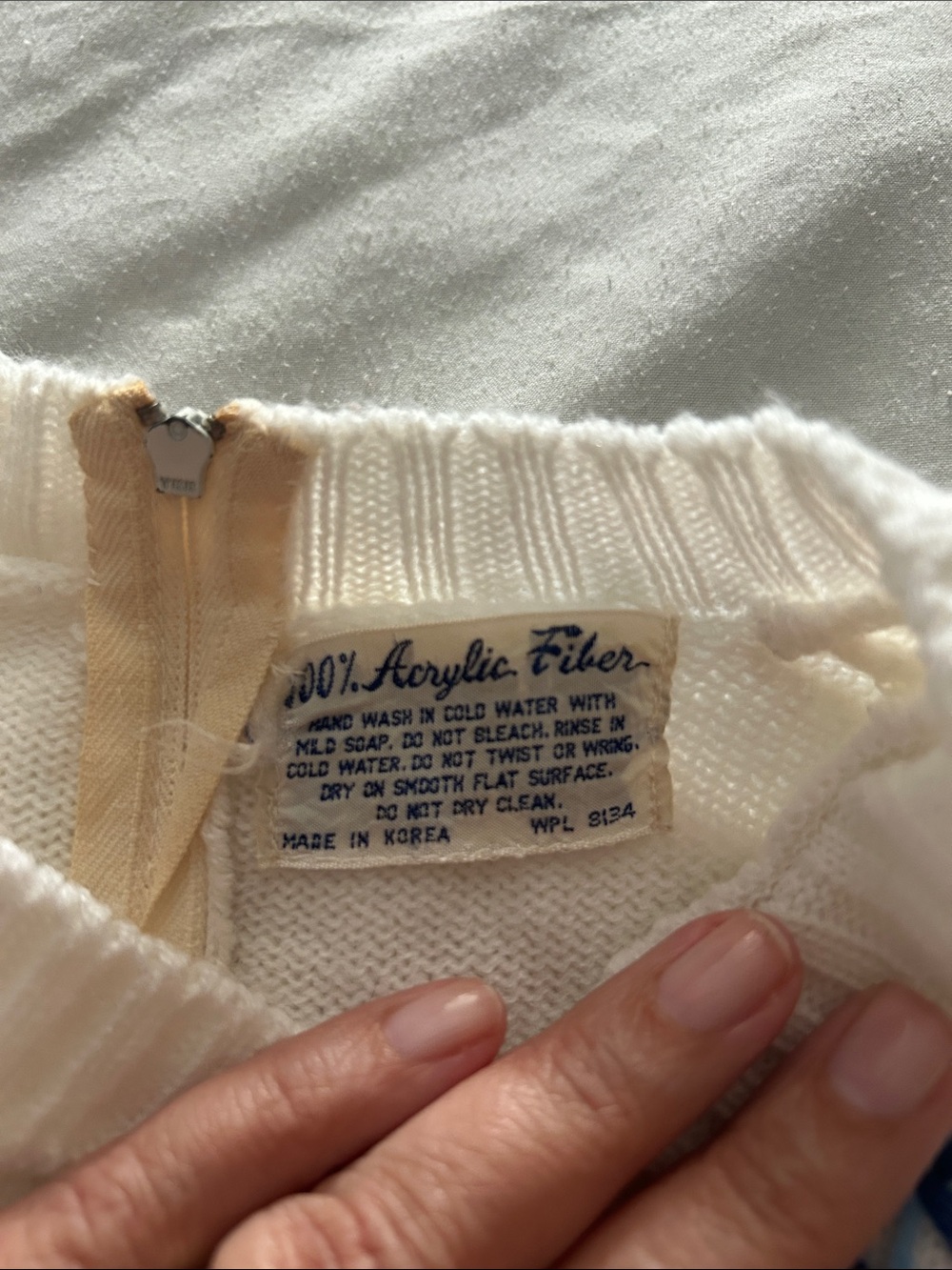 Vintage White Crewneck Sweater with Multicolor Floral Embroidery - Picture 4 of 4